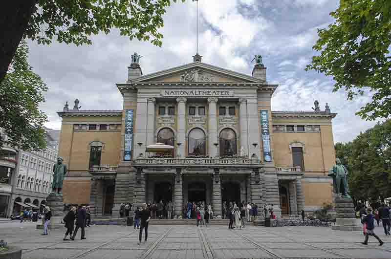 Noruega - Oslo 009 - Teatro Nacional.jpg